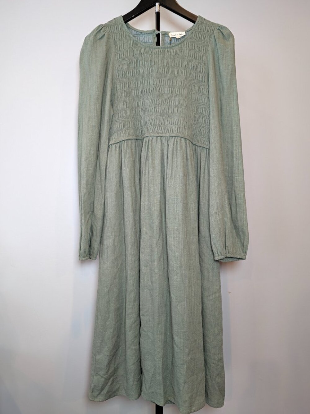 Aaron & Amber Women's Size L Sage Green Smocked Bodice Maxi Dress